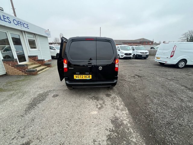 2022 Vauxhall Combo 1.5L Sportive 4dr - Photo 9