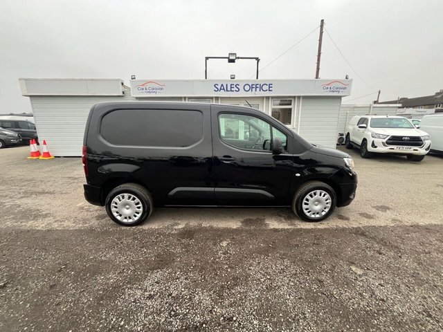 2022 Vauxhall Combo 1.5L Sportive 4dr - Photo 8