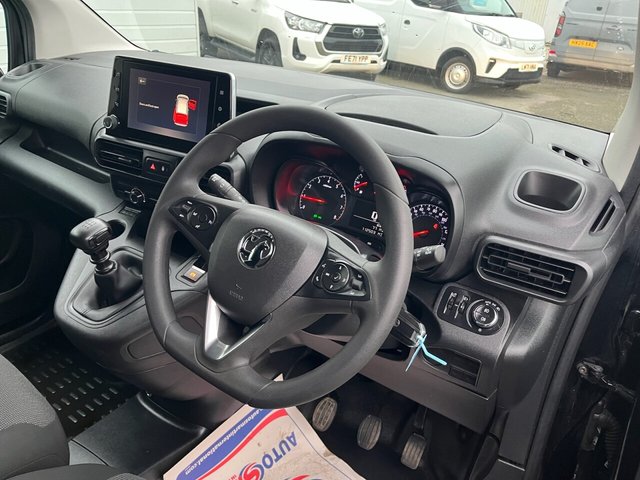 2022 Vauxhall Combo 1.5L Sportive 4dr - Photo 12