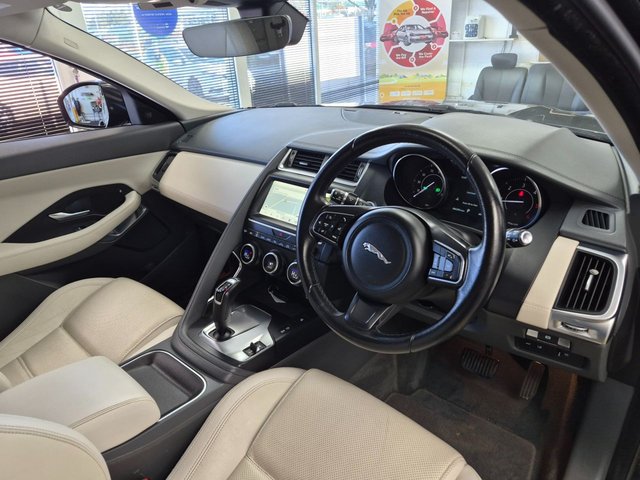 2019 JAGUAR E-PACE - Photo 12