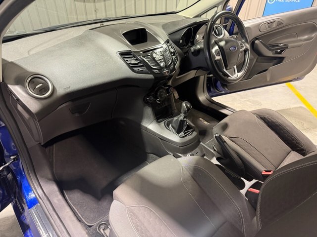 2017 FORD FIESTA VAN - Photo 3