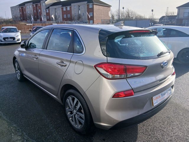 2017 HYUNDAI I30 - Photo 4