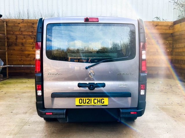 2021 RENAULT TRAFIC - Photo 12