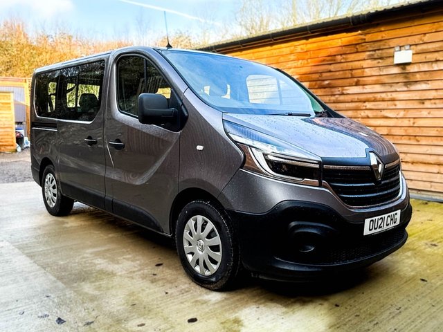 2021 RENAULT TRAFIC - Photo 3