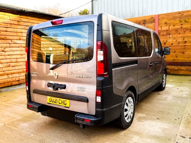 2021 RENAULT TRAFIC - Photo 9