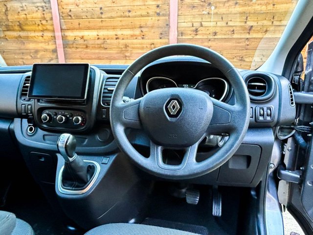 2021 RENAULT TRAFIC - Photo 2
