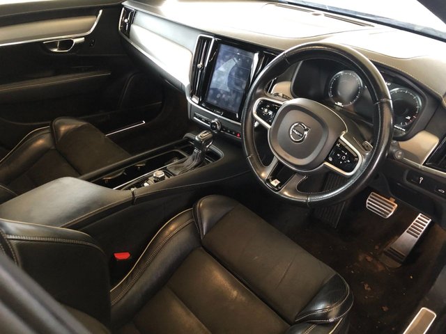 View our VOLVO V90