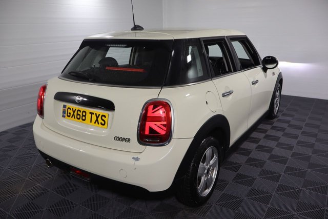 2018 MINI HATCH 1.5 Cooper Hatchback 5dr Petrol Steptronic Euro 6 (s/s) (136 ps) - Photo 4