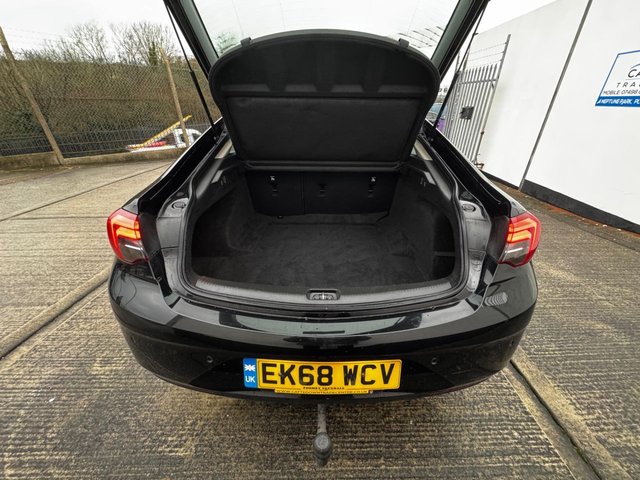 2018 Vauxhall Insignia 1.5L Design Nav 5dr - Photo 4