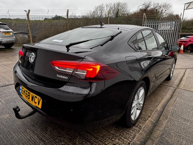2018 Vauxhall Insignia 1.5L Design Nav 5dr - Photo 8