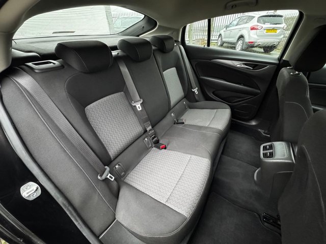 2018 Vauxhall Insignia 1.5L Design Nav 5dr - Photo 12