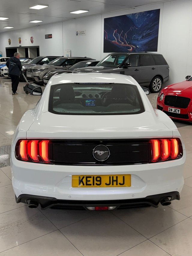 2019 FORD MUSTANG - Photo 4