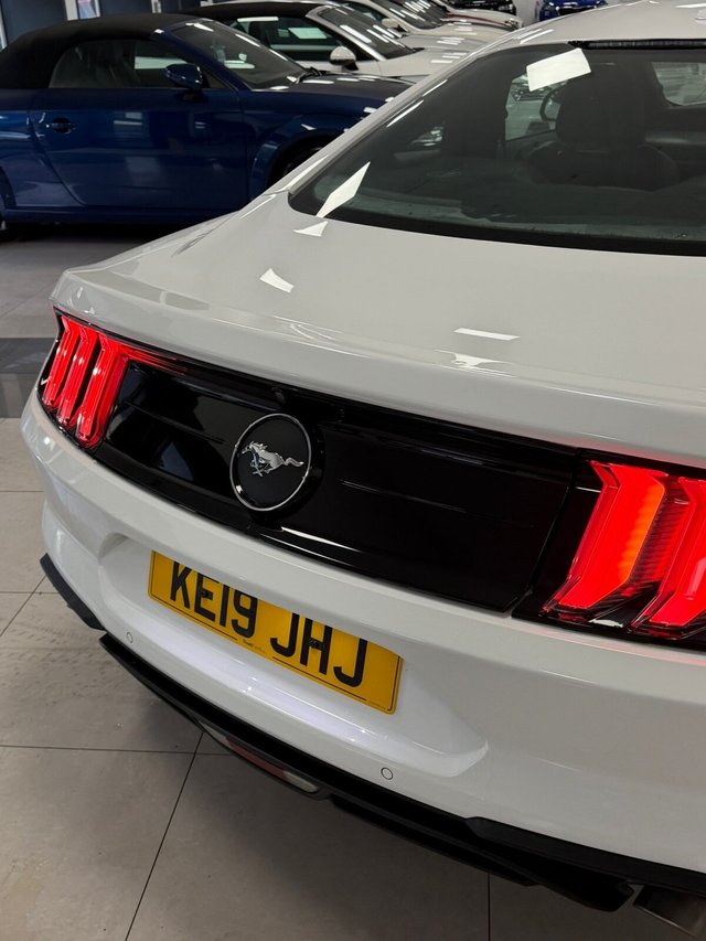 2019 FORD MUSTANG - Photo 5