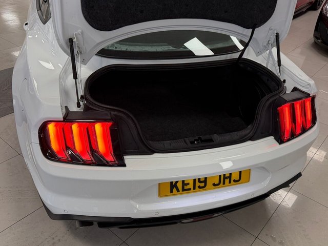 2019 FORD MUSTANG - Photo 6