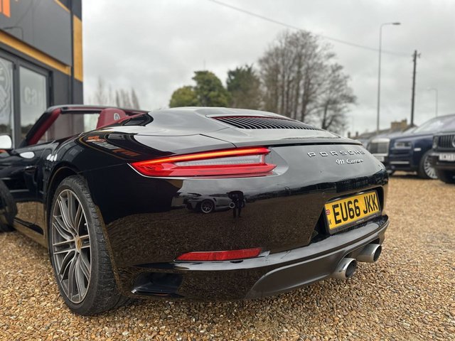 2024 Porsche 911 - Photo 12