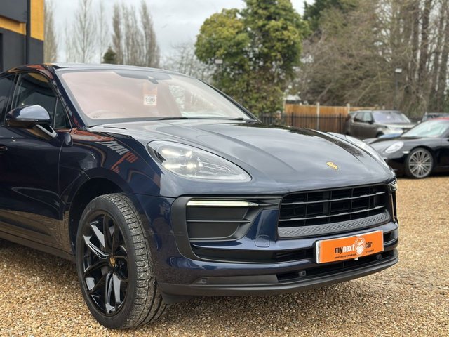 2022 Porsche Macan - Photo 2
