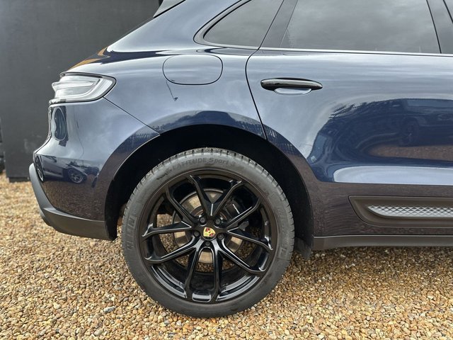 2022 Porsche Macan - Photo 11