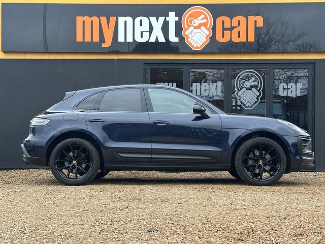 2022 Porsche Macan - Photo 12