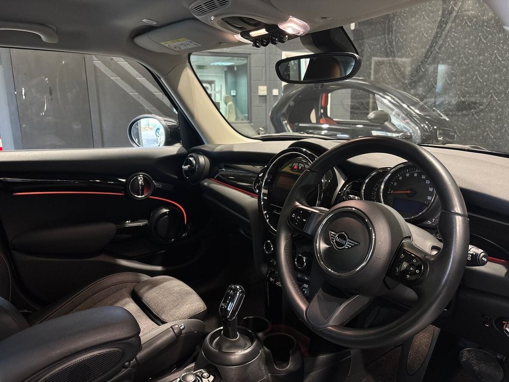 USED 2023 23 MINI HATCH 1.5 Cooper Classic Hatchback 5dr Petrol Steptronic Euro 6 (s/s) (136 ps) BLACK PACK|APPLE CARPLAY