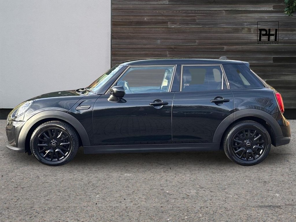 USED 2023 23 MINI HATCH 1.5 Cooper Classic Hatchback 5dr Petrol Steptronic Euro 6 (s/s) (136 ps) BLACK PACK|APPLE CARPLAY