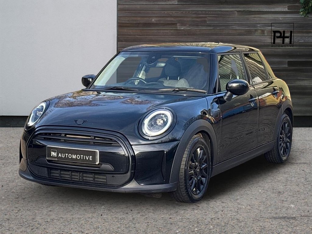 USED 2023 23 MINI HATCH 1.5 Cooper Classic Hatchback 5dr Petrol Steptronic Euro 6 (s/s) (136 ps) BLACK PACK|APPLE CARPLAY