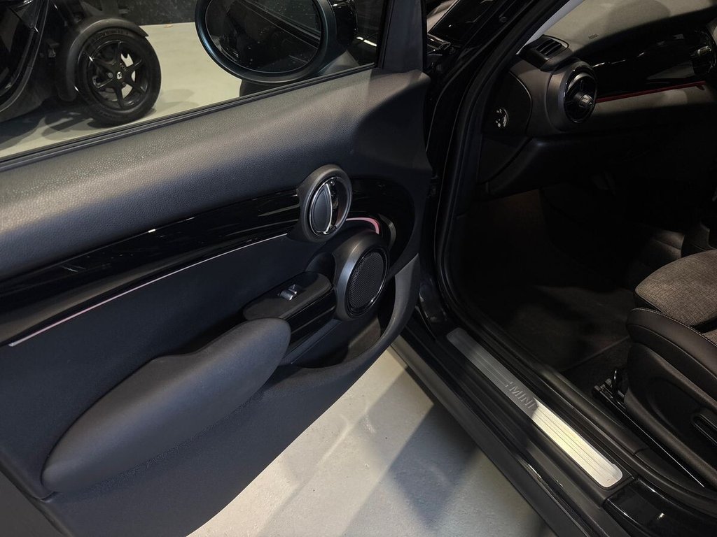 USED 2023 23 MINI HATCH 1.5 Cooper Classic Hatchback 5dr Petrol Steptronic Euro 6 (s/s) (136 ps) BLACK PACK|APPLE CARPLAY