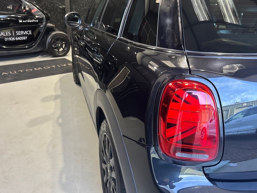 USED 2023 23 MINI HATCH 1.5 Cooper Classic Hatchback 5dr Petrol Steptronic Euro 6 (s/s) (136 ps) BLACK PACK|APPLE CARPLAY