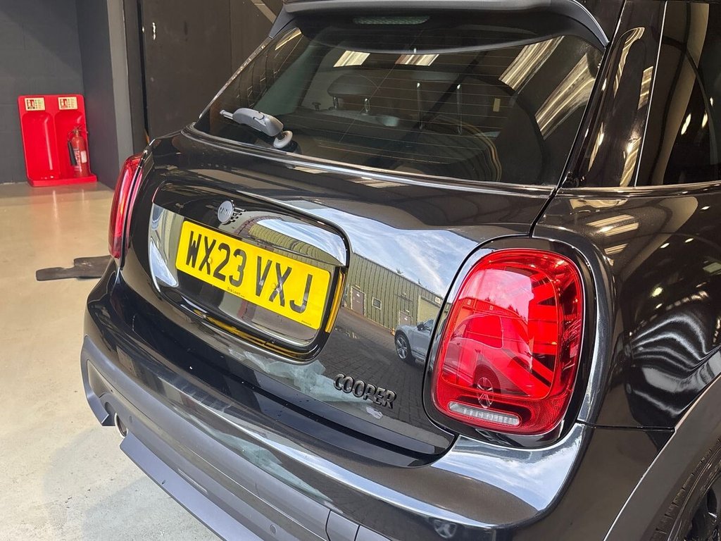 USED 2023 23 MINI HATCH 1.5 Cooper Classic Hatchback 5dr Petrol Steptronic Euro 6 (s/s) (136 ps) BLACK PACK|APPLE CARPLAY