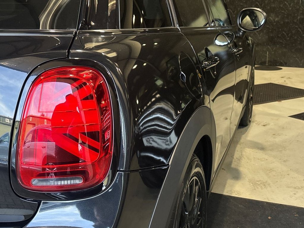 USED 2023 23 MINI HATCH 1.5 Cooper Classic Hatchback 5dr Petrol Steptronic Euro 6 (s/s) (136 ps) BLACK PACK|APPLE CARPLAY
