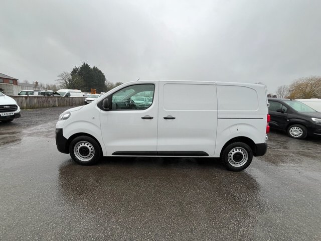 2023 Vauxhall Vivaro 1.5L Dynamic 6dr - Photo 4
