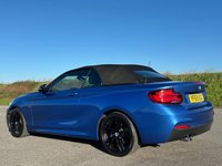 USED 2019 69 BMW 2 SERIES 2.0 220d M Sport Convertible 2dr Diesel Auto Euro 6 (s/s) (190 ps) JUST 32,000 MILES FROM NEW - M SPORT - 220D 190BHP - NAVIGATION MEDIA - HEATED LEATHER SEATS - MODERN & STYLISH