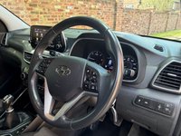USED 2021 70 HYUNDAI TUCSON 1.6 CRDi MHEV SE Nav SUV 5dr Diesel Hybrid Manual Euro 6 (s/s) (115 ps) 2 OWNERS, EXCELLENT SERVICE HISTORY,  1YR MOT, NAV, ALLOYS, DUAL CLIMATE, BLUETOOTH, CRUISE, APPLE CAR PLAY. REAR CAMERA. P/SENSORS, DAB RADIO CD, E/WINDOWS, R/LOCKING, FREE WARRANTY, FINANCE AVAILABLE, HPI CLEAR, PART EXCHANGE WELCOME,