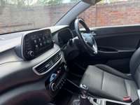 USED 2021 70 HYUNDAI TUCSON 1.6 CRDi MHEV SE Nav SUV 5dr Diesel Hybrid Manual Euro 6 (s/s) (115 ps) 2 OWNERS, EXCELLENT SERVICE HISTORY,  1YR MOT, NAV, ALLOYS, DUAL CLIMATE, BLUETOOTH, CRUISE, APPLE CAR PLAY. REAR CAMERA. P/SENSORS, DAB RADIO CD, E/WINDOWS, R/LOCKING, FREE WARRANTY, FINANCE AVAILABLE, HPI CLEAR, PART EXCHANGE WELCOME,