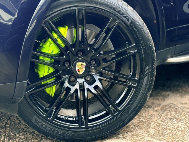 2017 PORSCHE CAYENNE 2017 3.0 V6 E-Hybrid S Platinum Edition SUV 5dr Petrol Plug-in Hybrid TiptronicS Panoramic Roof Camera Nav Steps 4WD Euro 6 (s/s) (416 ps) - Photo 3