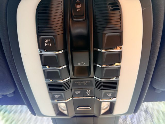 2017 PORSCHE CAYENNE 2017 3.0 V6 E-Hybrid S Platinum Edition SUV 5dr Petrol Plug-in Hybrid TiptronicS Panoramic Roof Camera Nav Steps 4WD Euro 6 (s/s) (416 ps) - Photo 7