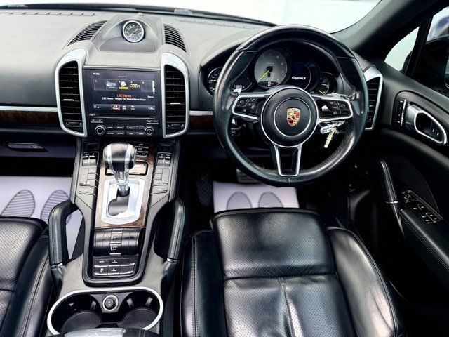 2017 PORSCHE CAYENNE 2017 3.0 V6 E-Hybrid S Platinum Edition SUV 5dr Petrol Plug-in Hybrid TiptronicS Panoramic Roof Camera Nav Steps 4WD Euro 6 (s/s) (416 ps) - Photo 12
