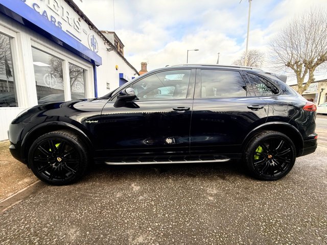 2017 PORSCHE CAYENNE 2017 3.0 V6 E-Hybrid S Platinum Edition SUV 5dr Petrol Plug-in Hybrid TiptronicS Panoramic Roof Camera Nav Steps 4WD Euro 6 (s/s) (416 ps) - Photo 4