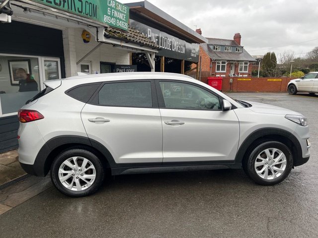 HYUNDAI TUCSON 1.6 GDi SE Nav SUV 5dr Petrol Manual Euro 6 (s/s) (132 ps) - Photo 9