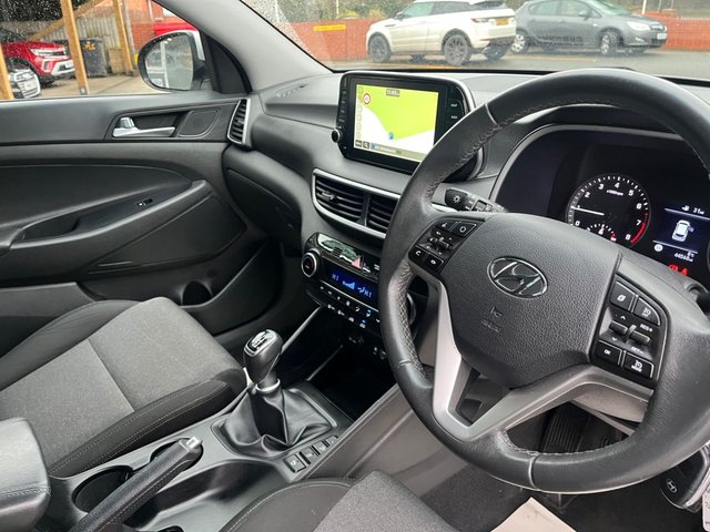 HYUNDAI TUCSON 1.6 GDi SE Nav SUV 5dr Petrol Manual Euro 6 (s/s) (132 ps) - Photo 2