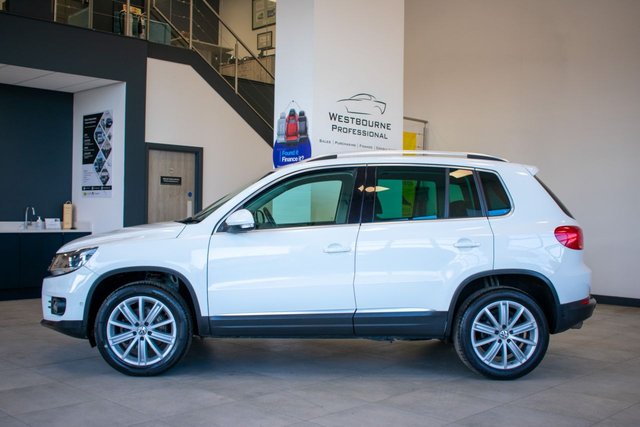2015 65 VOLKSWAGEN TIGUAN 2.0 TDI BlueMotion Tech Match Edition SUV 5dr Diesel DSG 4WD Euro 6 (s/s) (150 ps) - Photo 10