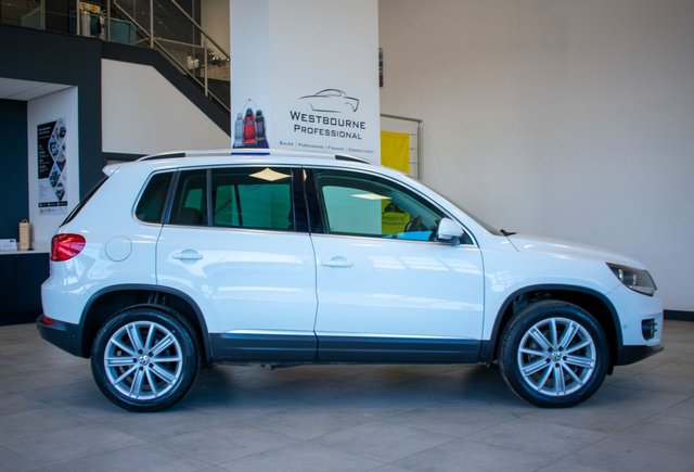 2015 65 VOLKSWAGEN TIGUAN 2.0 TDI BlueMotion Tech Match Edition SUV 5dr Diesel DSG 4WD Euro 6 (s/s) (150 ps) - Photo 3