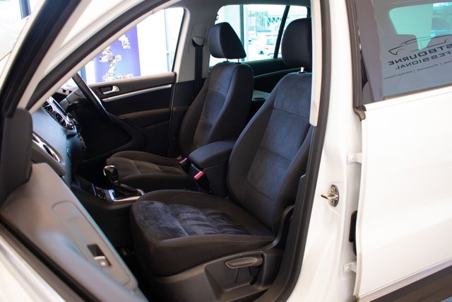 2015 65 VOLKSWAGEN TIGUAN 2.0 TDI BlueMotion Tech Match Edition SUV 5dr Diesel DSG 4WD Euro 6 (s/s) (150 ps) - Photo 9