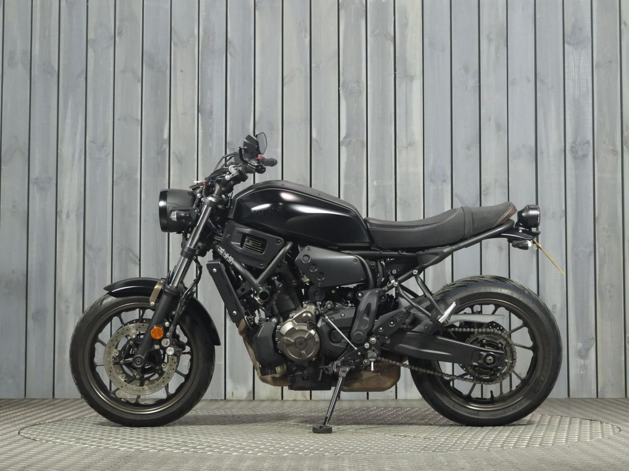 YAMAHA XSR700