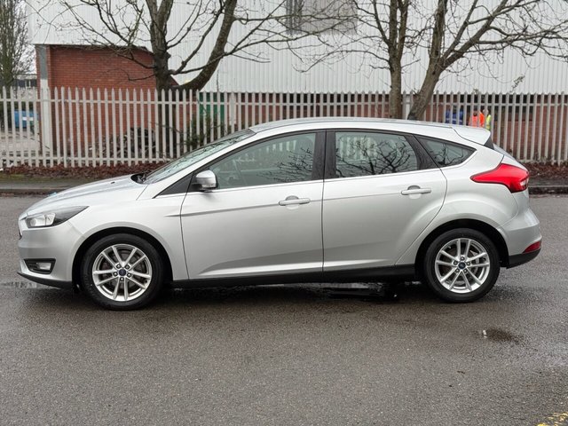2015 Ford Focus 1L Zetec 5dr - Photo 4