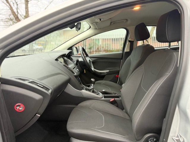 2015 Ford Focus 1L Zetec 5dr - Photo 9