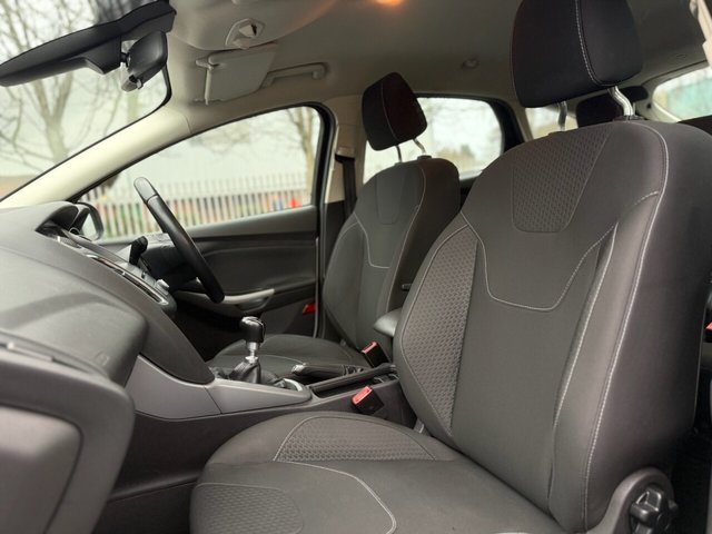 2015 Ford Focus 1L Zetec 5dr - Photo 10