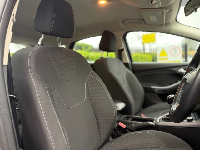 2015 Ford Focus 1L Zetec 5dr - Photo 12