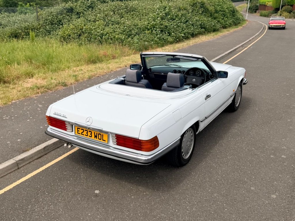 USED 1987 E MERCEDES-BENZ SL 300 R107 // 3.0L // 2d Convertible // AUTO // 188 BHP // px swap 