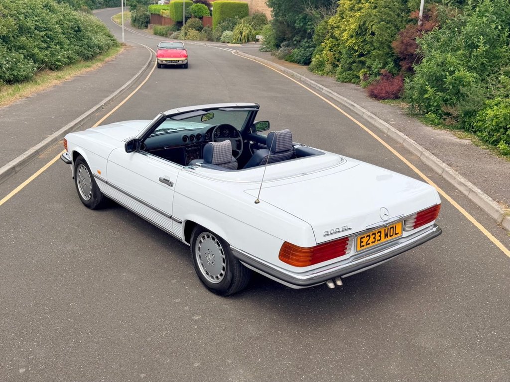 USED 1987 E MERCEDES-BENZ SL 300 R107 // 3.0L // 2d Convertible // AUTO // 188 BHP // px swap 