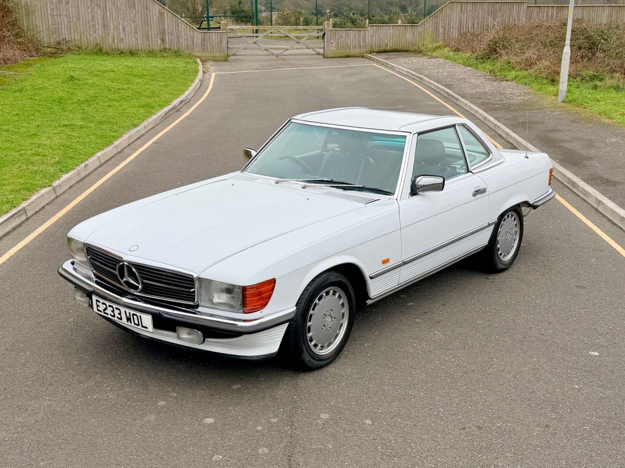 1987 MERCEDES-BENZ SL 300...